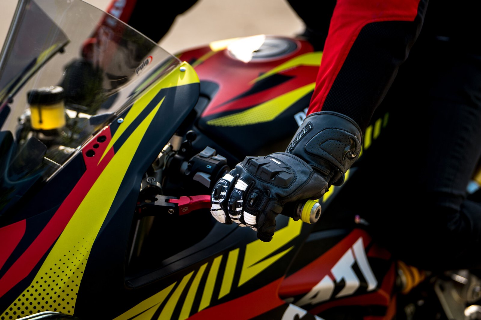 Raida AeroPrix Motorcycle Gloves | White - Image 2